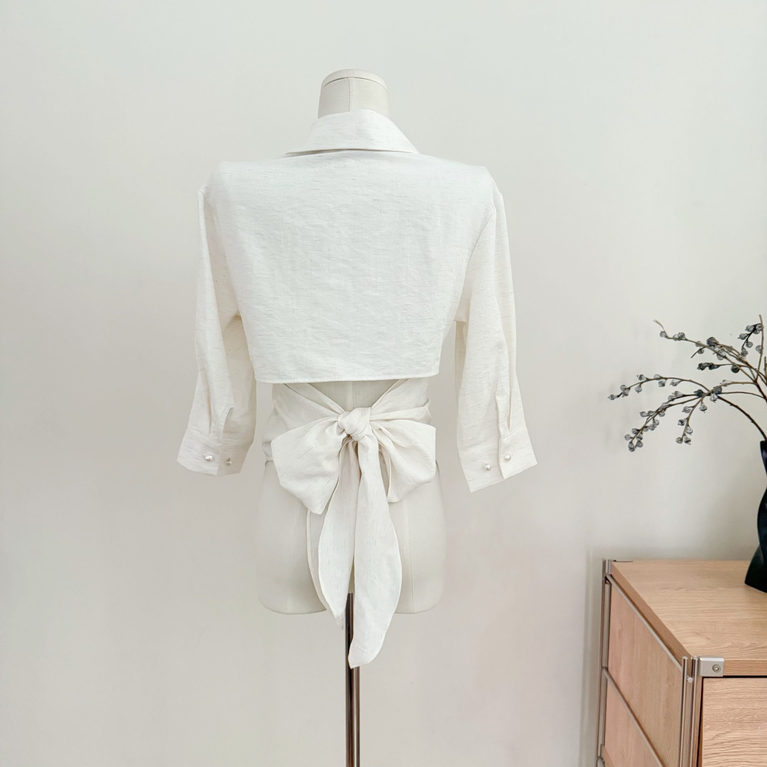 Women's White Lazy Tie-Front Linen-Blend Cropped Shirt with Butterfly Bow - Image 2
