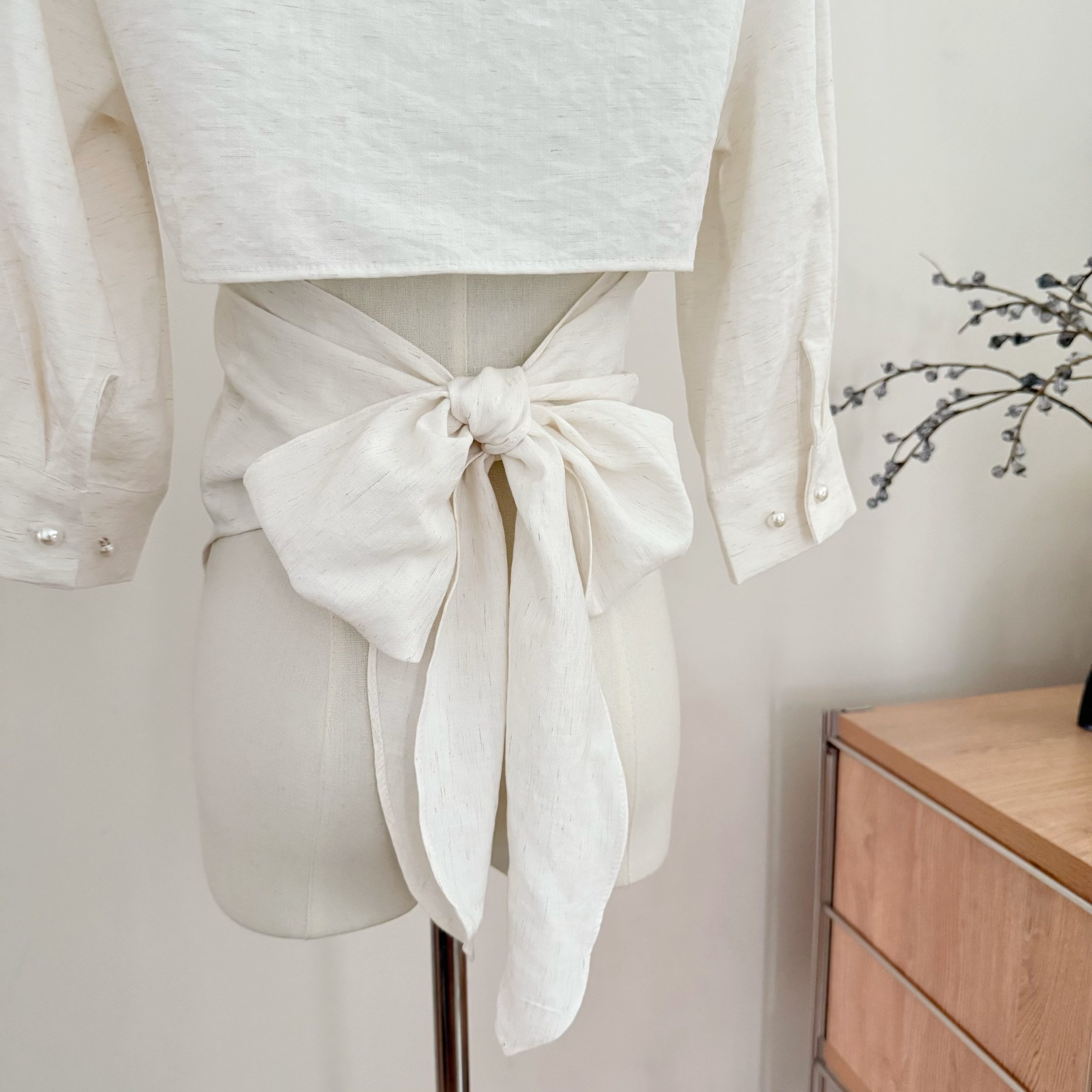 Women's White Lazy Tie-Front Linen-Blend Cropped Shirt with Butterfly Bow - Image 4