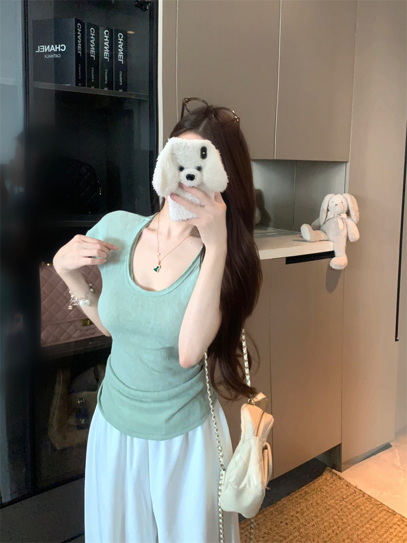 Women’s Slim Fit U-Neck T-Shirt with Fly Sleeves