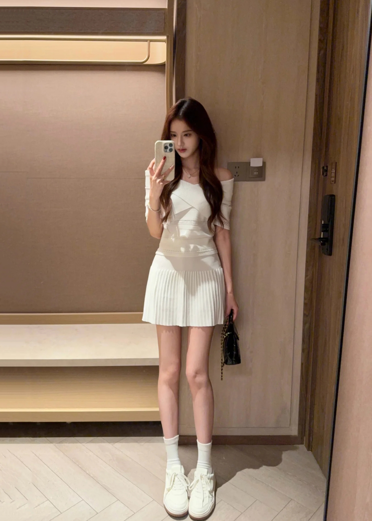 Women’s Summer White Knit Two-Piece Set Off-Shoulder Top and Pleated Skirt